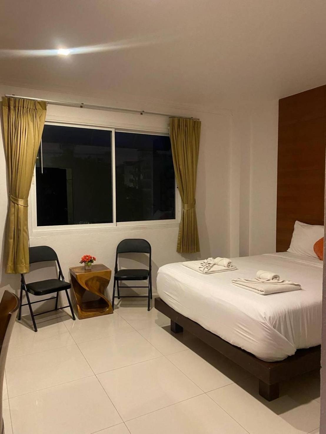 Sukcheewa Residence Phuket Patong Værelse billede