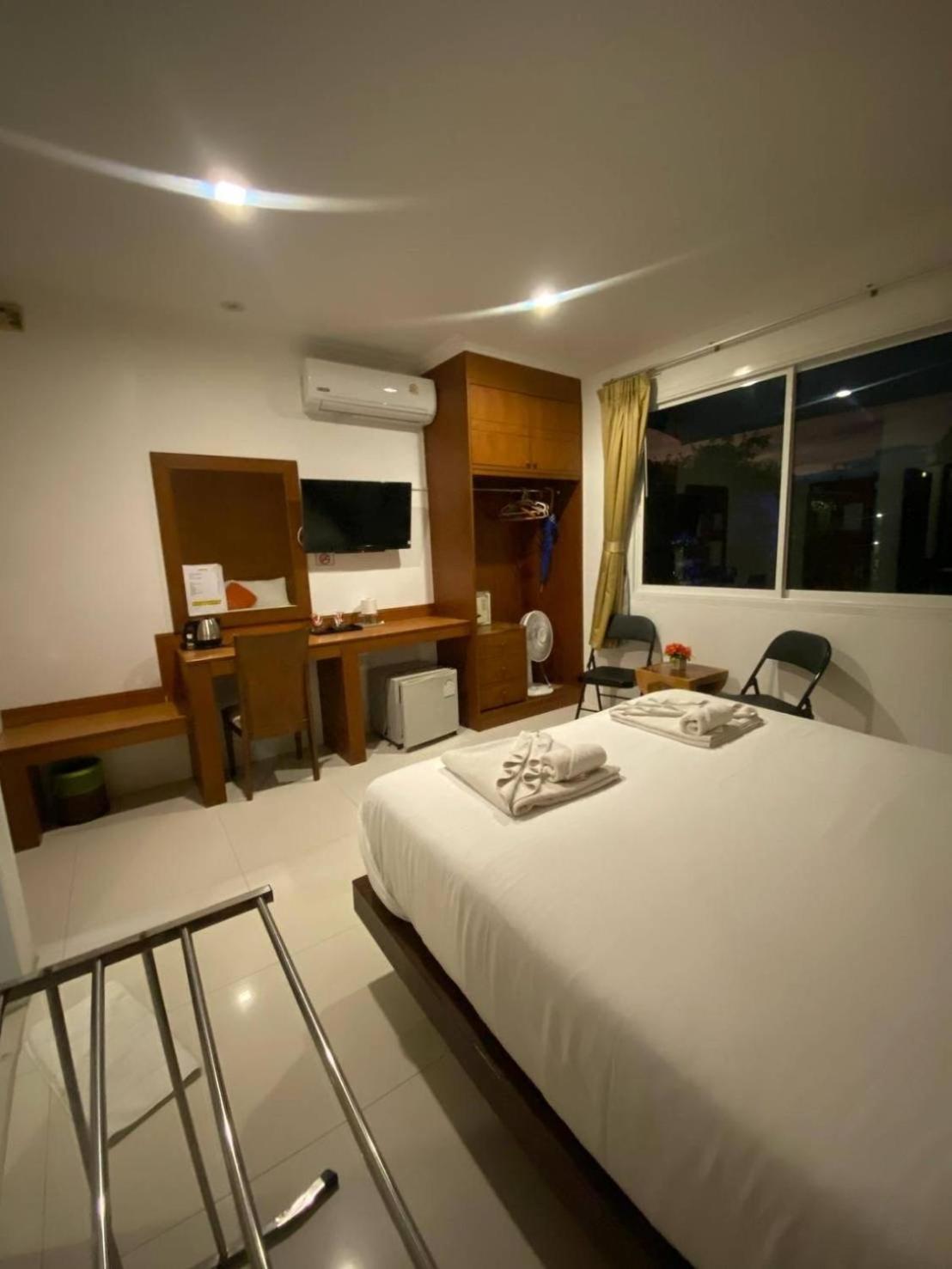 Sukcheewa Residence Phuket Patong Værelse billede